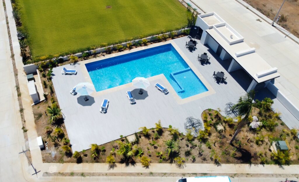 Segunda alberca/asadores/área de camastros